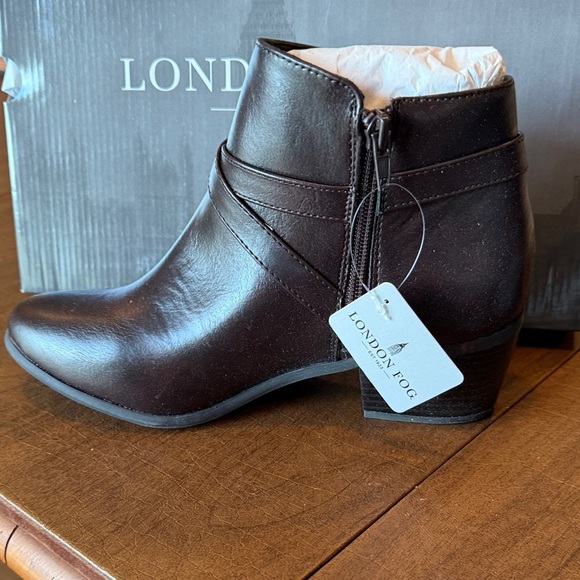 NWT London Fog Women's Dark Brown Ankle Booties SZ 9 - Picture 2 of 10
